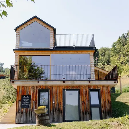 Off Living Charlet Pirching am Traubenberg